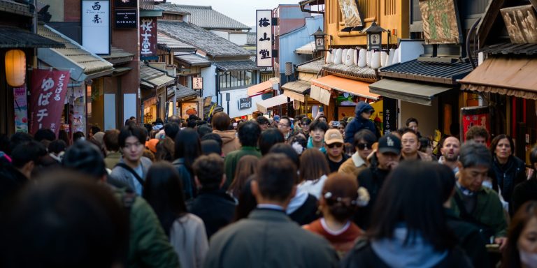 日本外國遊客人數創新高，2025 年有望再破紀錄