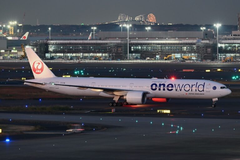 JAL 最後一架塗裝 777-300ER 機型退役，必試新型 A350-1000！