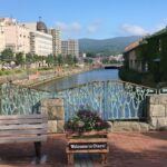 写真①多くの観光客でにぎわう小樽運河（南運河）