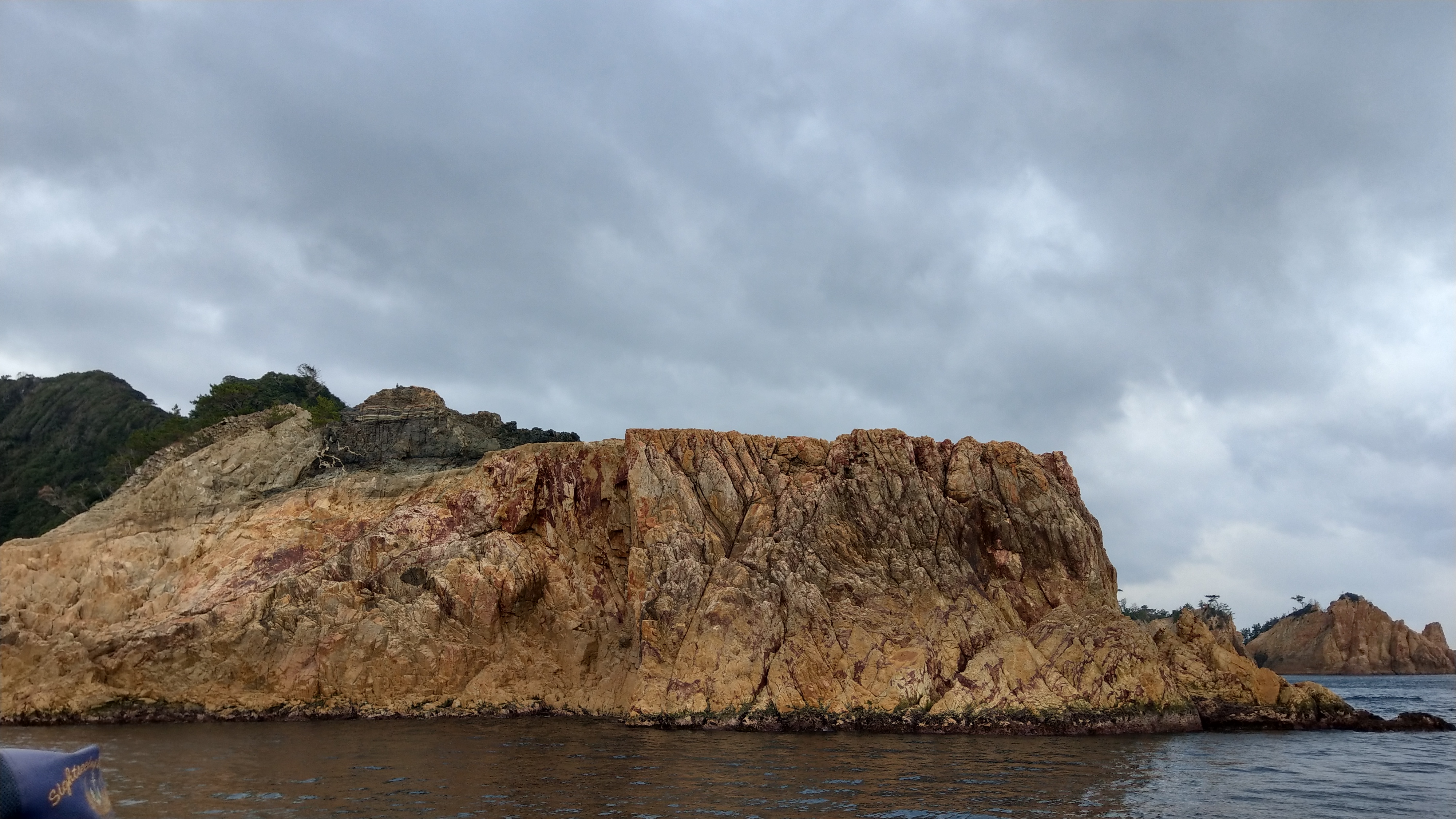 青海島海蝕奇岩