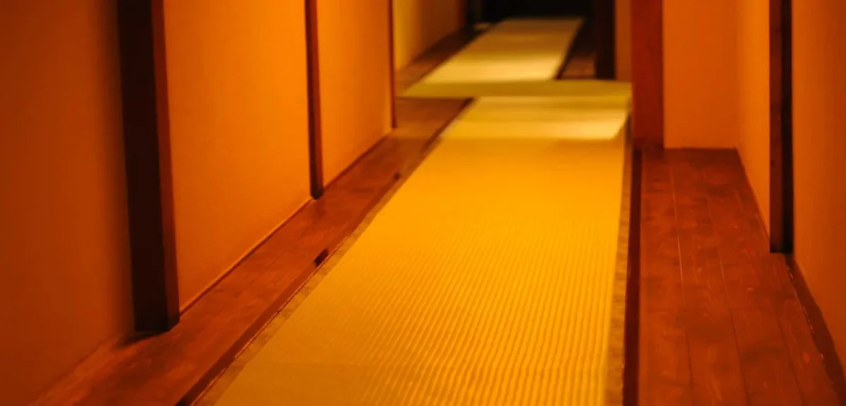 天山湯治郷的和風館內走廊