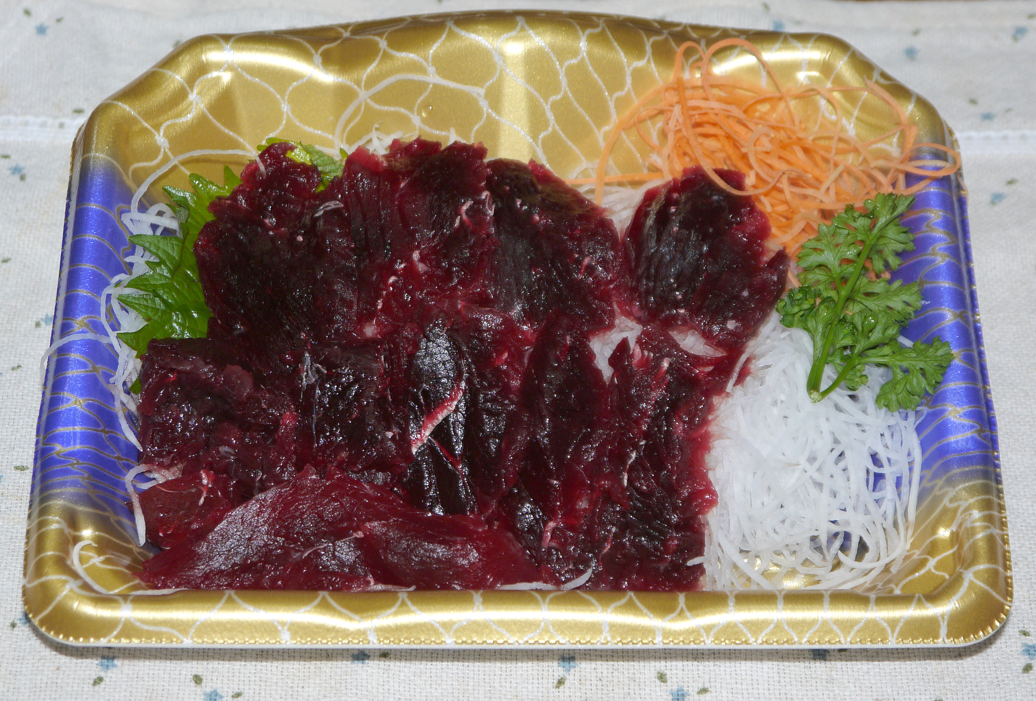 鯨魚生魚片