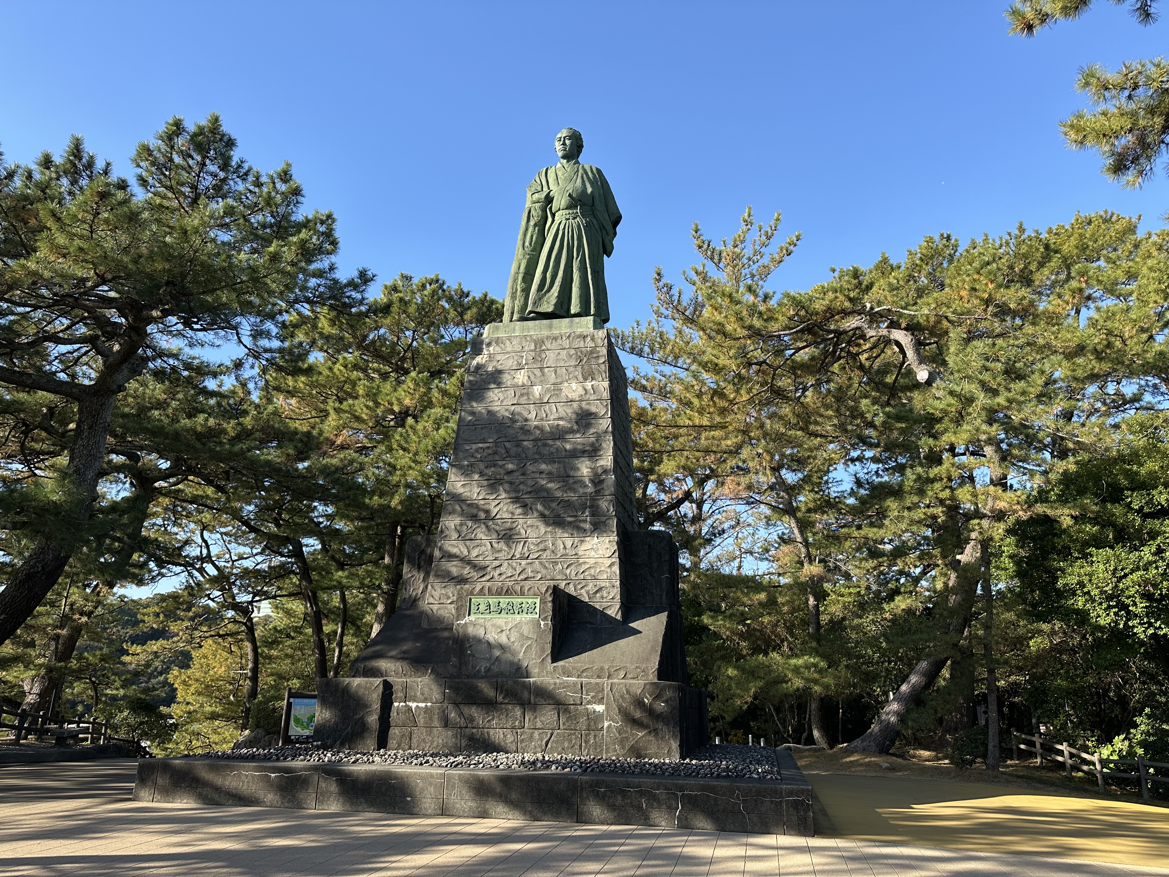 桂濱坂本龍馬像