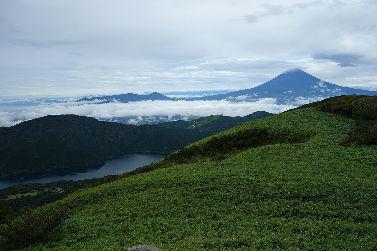 從箱根駒之岳眺望蘆之湖與富士山