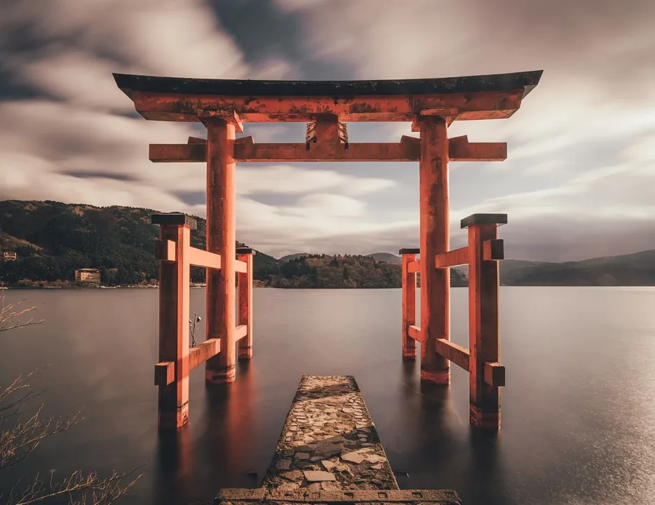 蘆之湖上的箱根神社平和鳥居