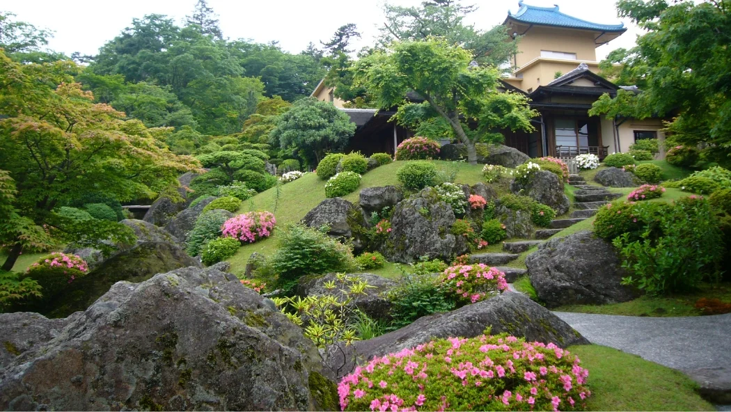 箱根美術館名園神仙鄉的池泉迴遊式庭園與杜鵑花