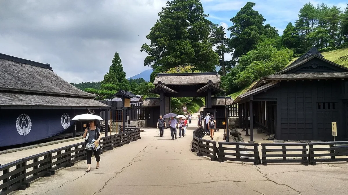精心復原的箱根關所建築群