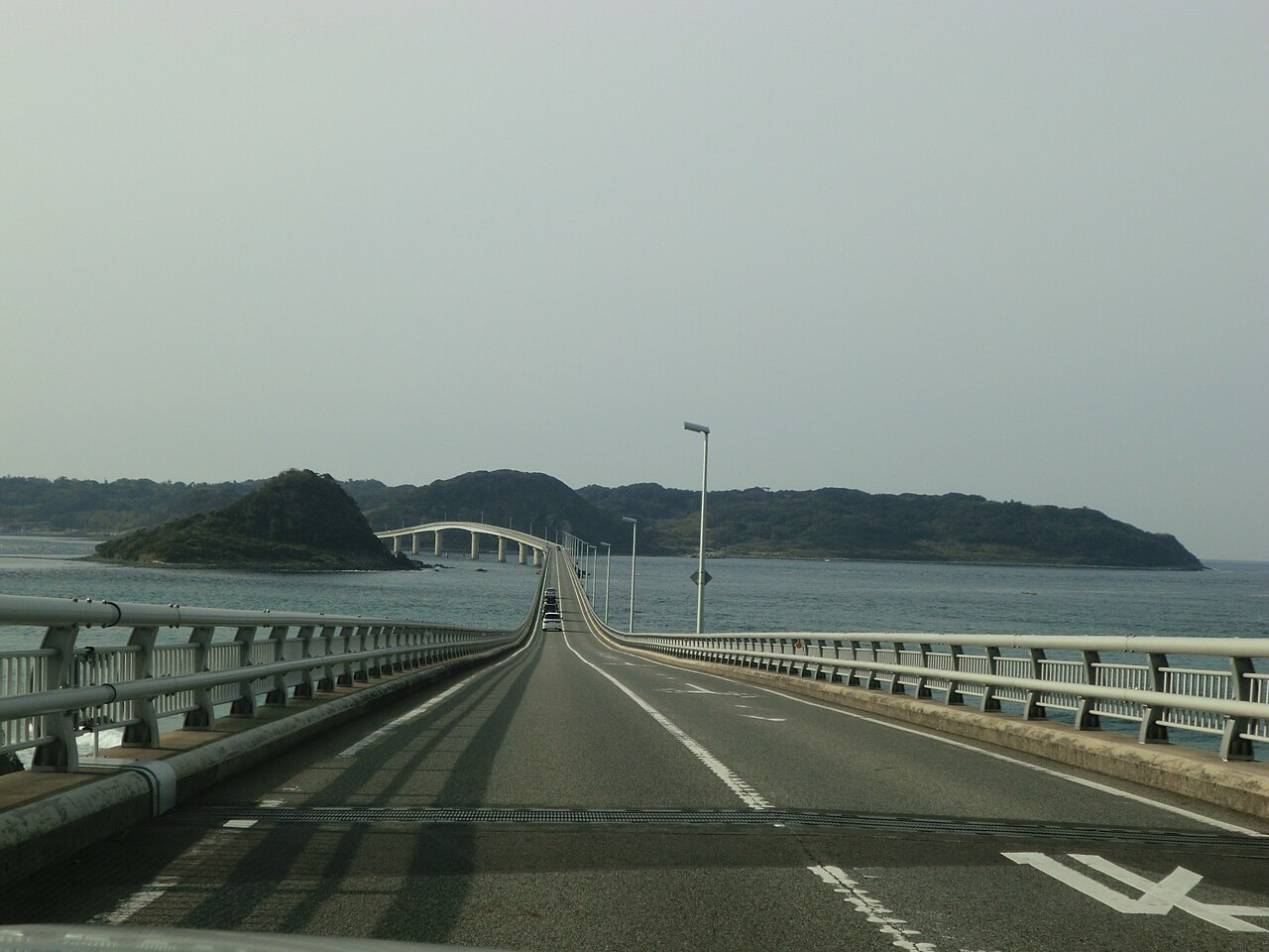 從角島大橋眺望的翡翠色海面