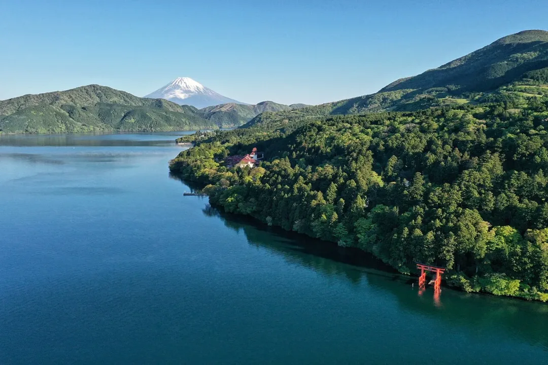 蘆之湖、富士山與箱根神社湖中紅色鳥居