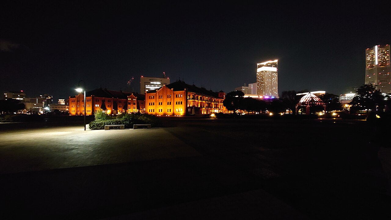 入夜亮燈的橫濱紅磚倉庫兩棟紅磚建築