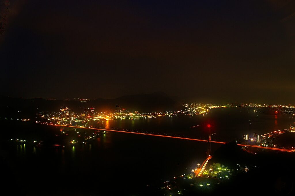 關門海峽與關門大橋的夜景