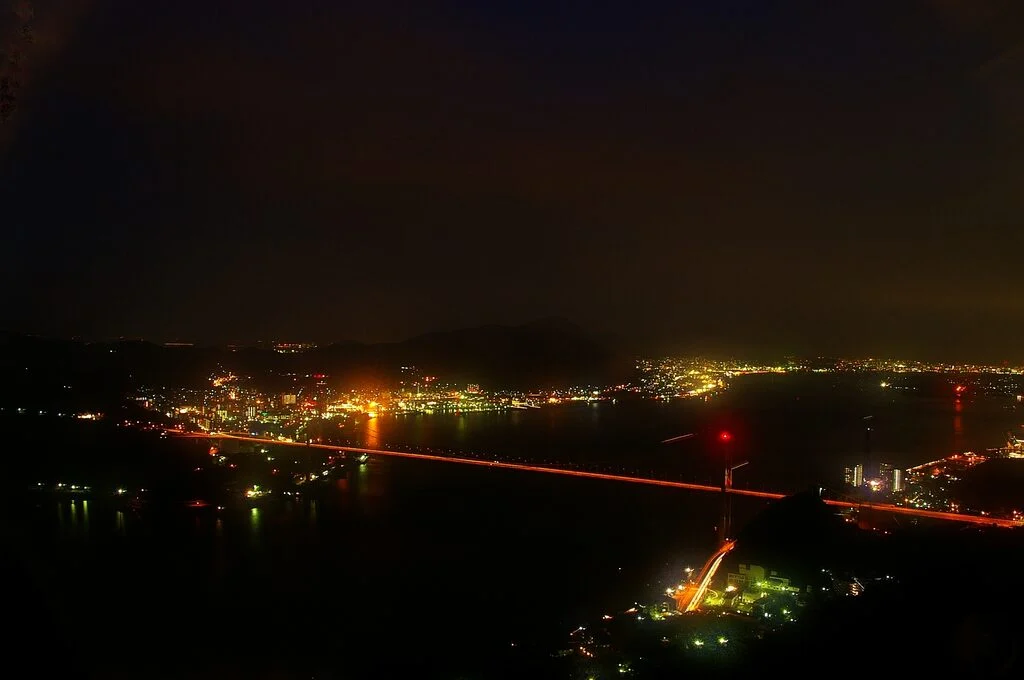 關門海峽與關門大橋的夜景
