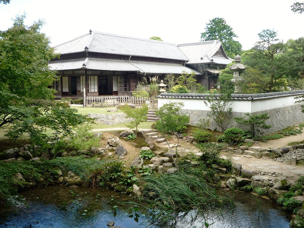 長府毛利邸的書院建築與日式庭園、水池