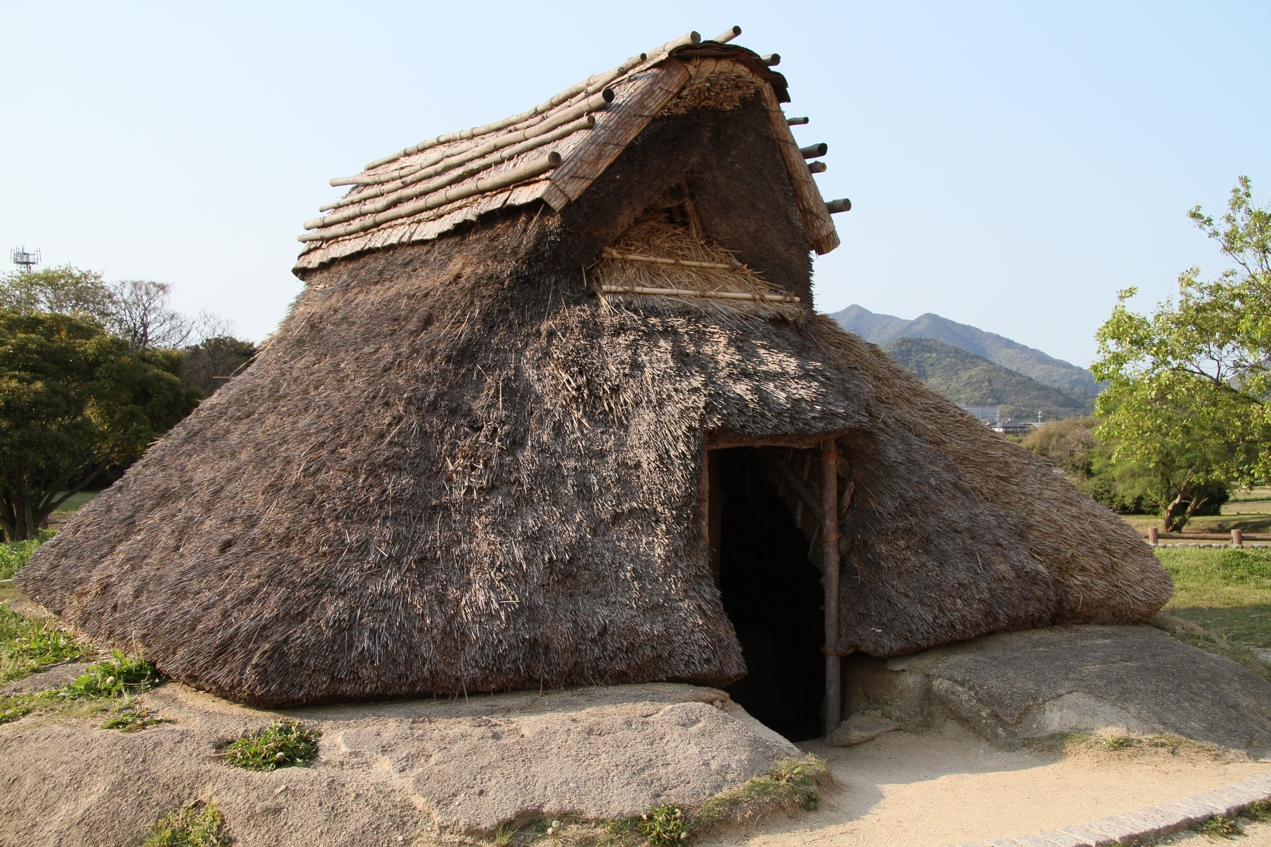綾羅木郷遺跡復原弥生住居