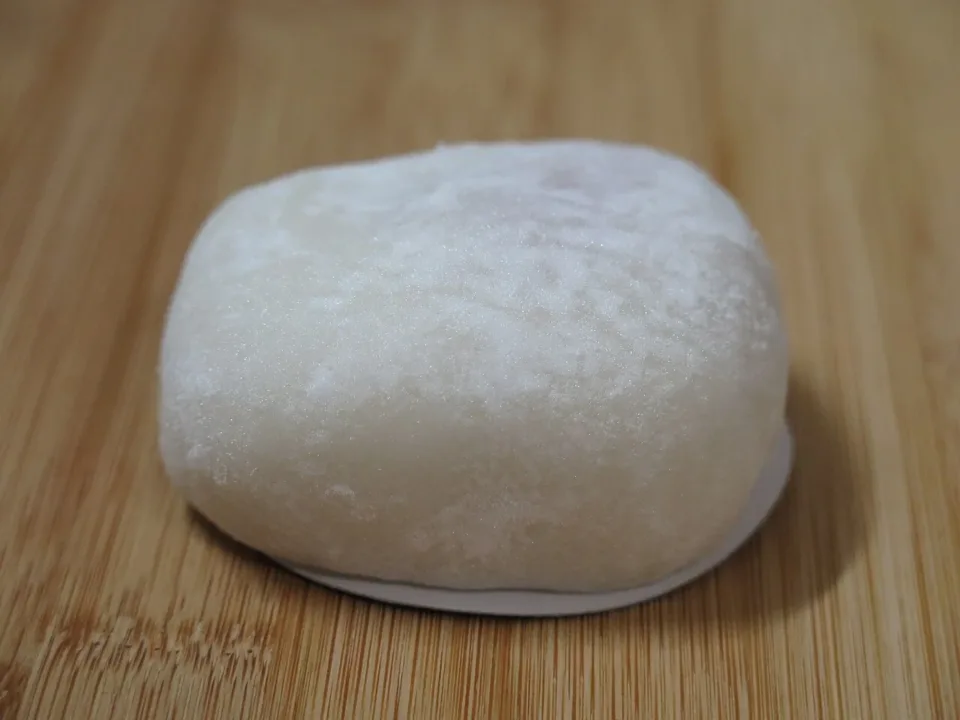 小田原名物的苺大福，麻糬裡包著整顆草莓