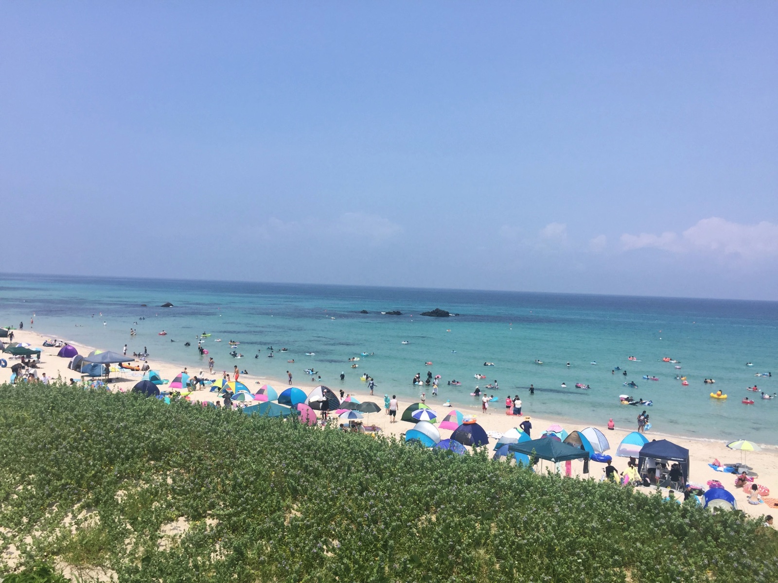 角島鈷藍海灘的湛藍海水與白沙