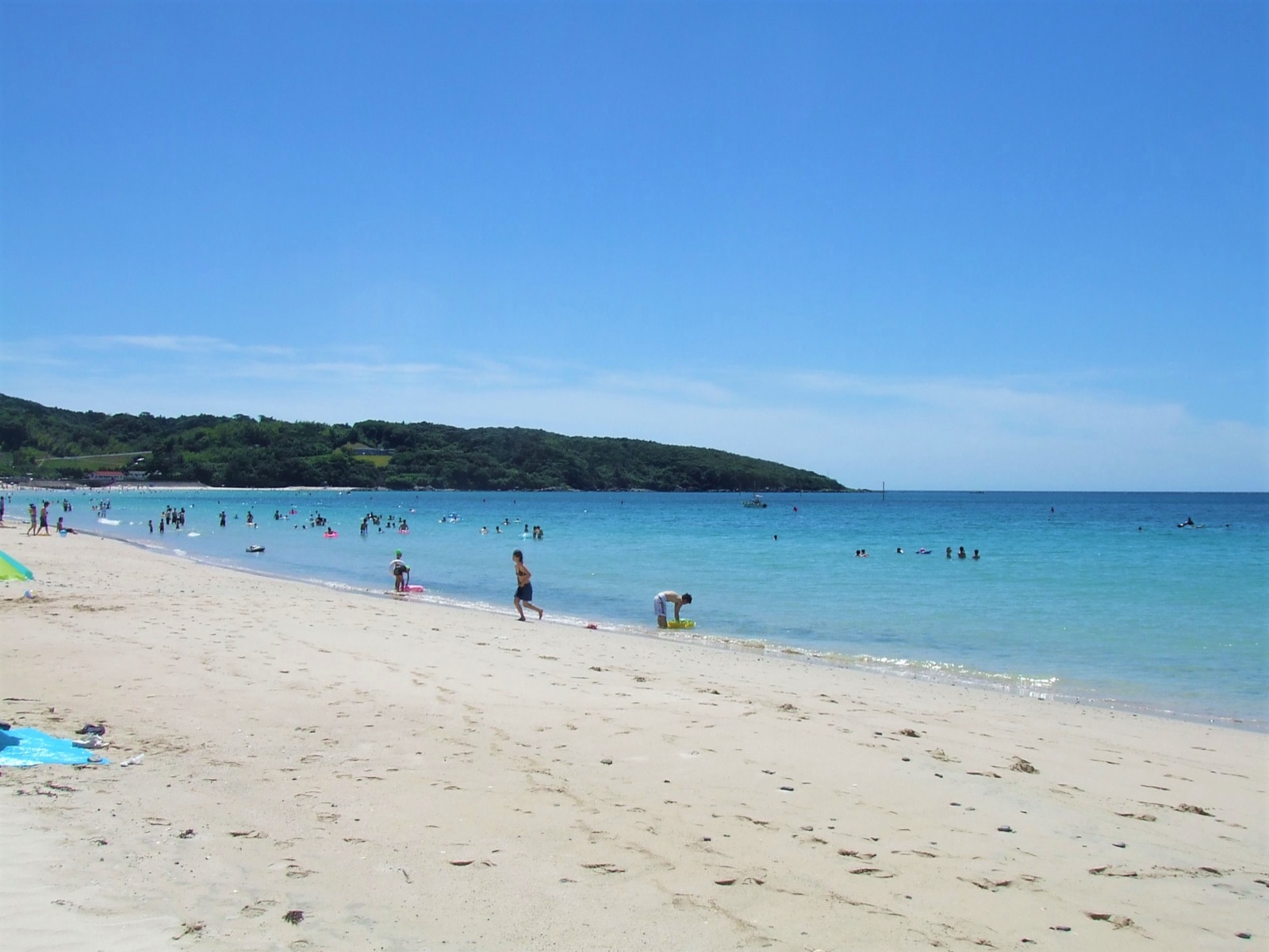 土井ヶ浜海水浴場約一公里長的白沙海岸