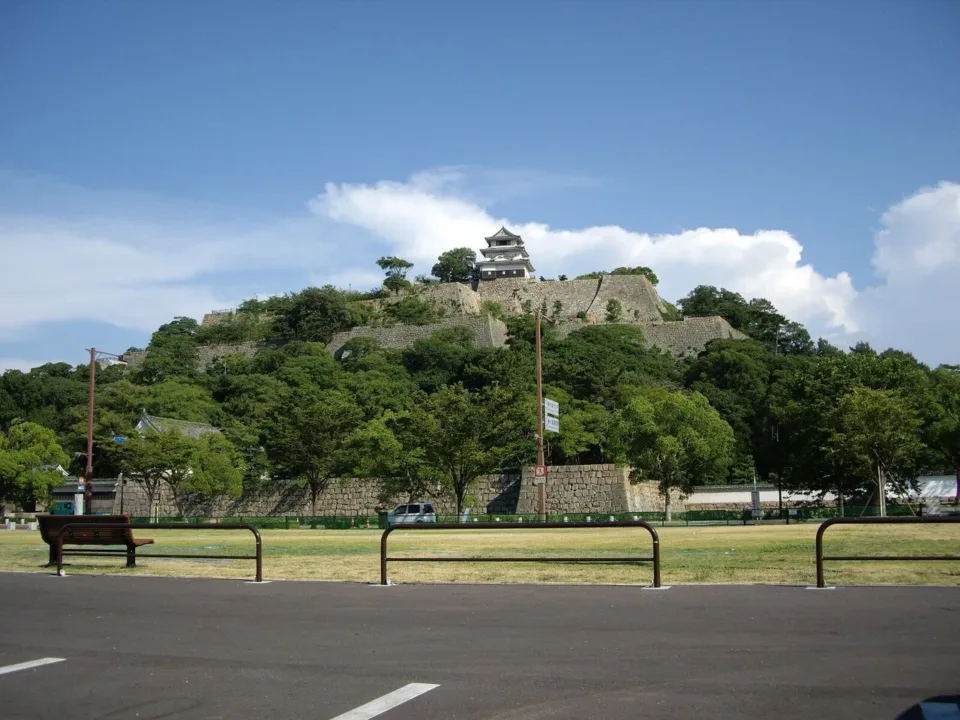 丸亀城天守與石垣