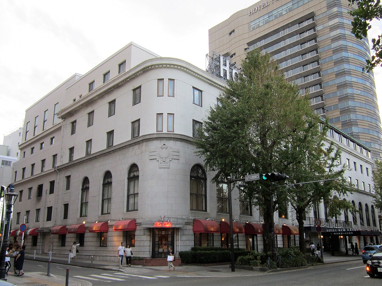 橫濱山下公園旁的經典飯店 Hotel New Grand 外觀