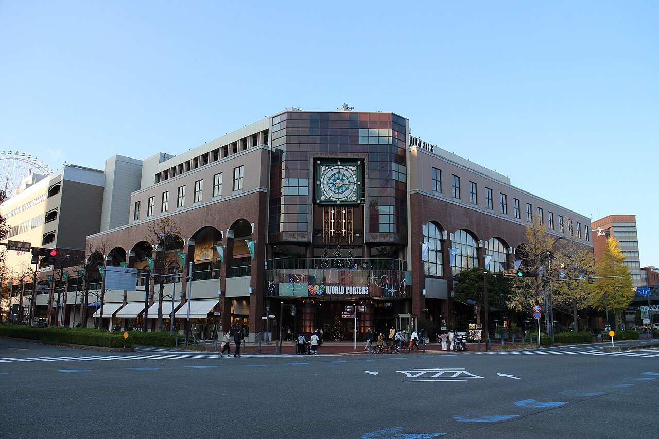橫濱 Minato Mirai 的 World Porters 商場外觀