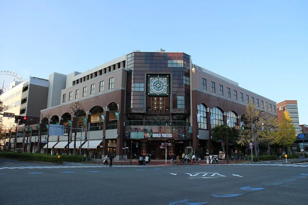橫濱 Minato Mirai 的 World Porters 商場外觀