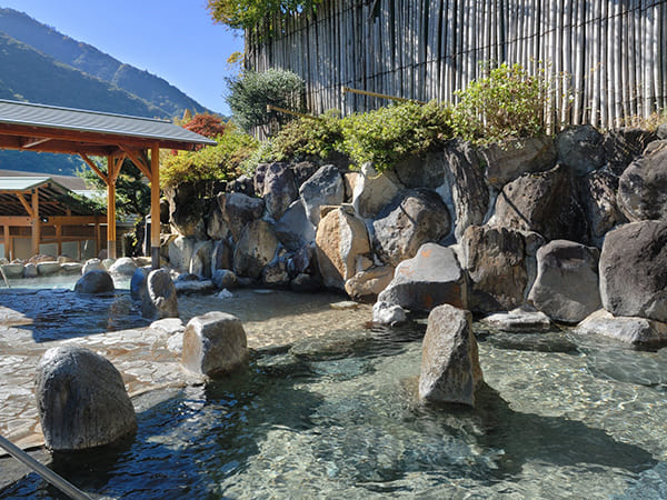 箱根の森おかだ的露天岩風呂