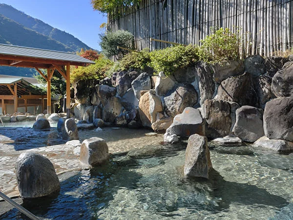 箱根の森おかだ的露天岩風呂