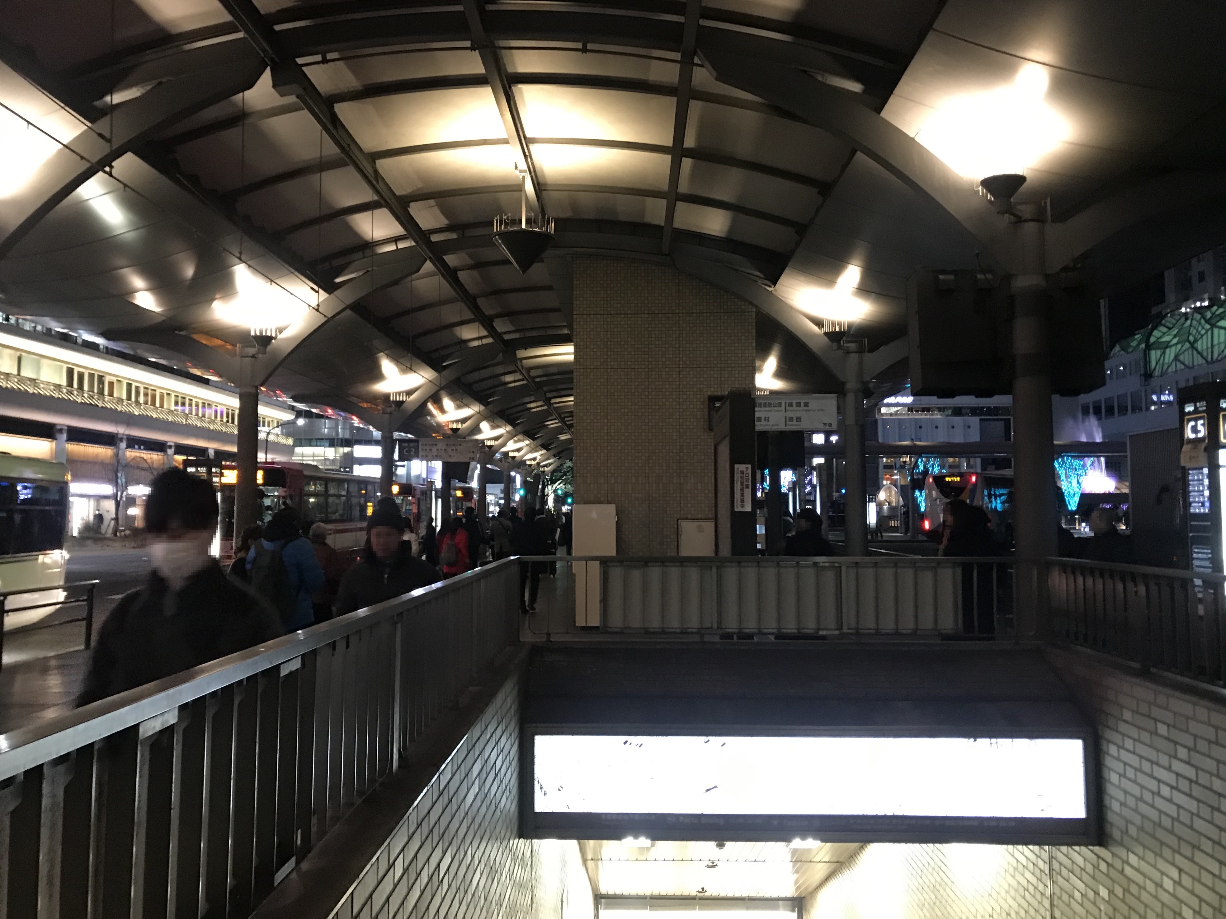京都車站烏丸口前的巴士總站