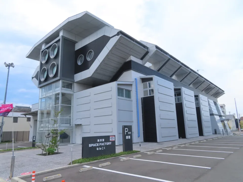 海洋堂SpaceFactoryなんこく建築外觀