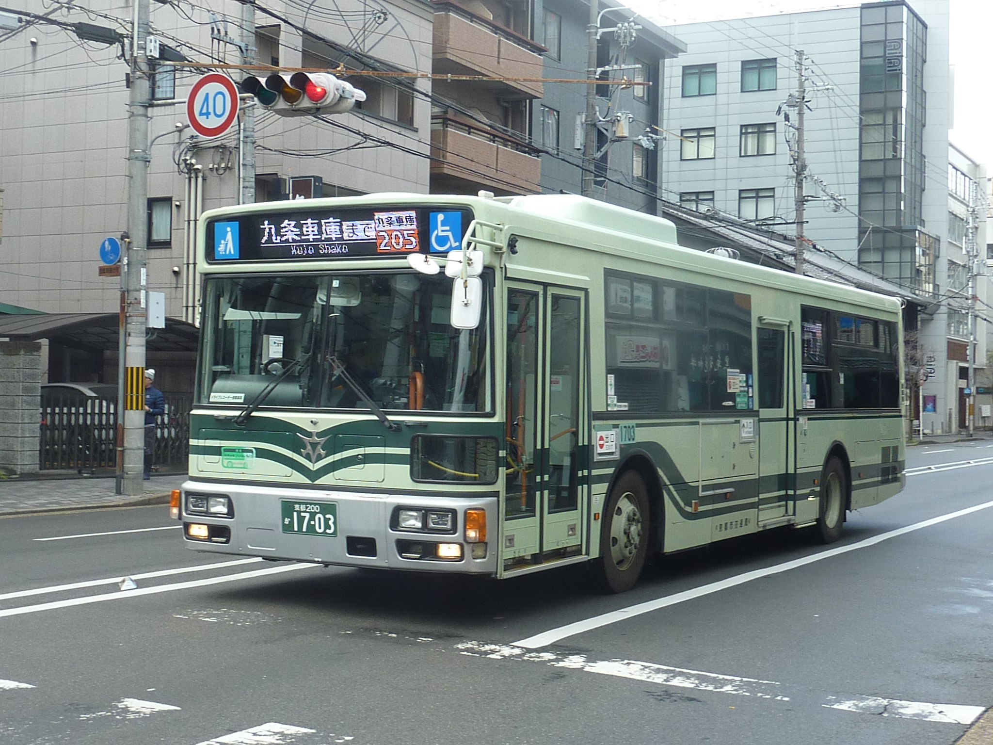 行駛於京都市區的京都市巴士