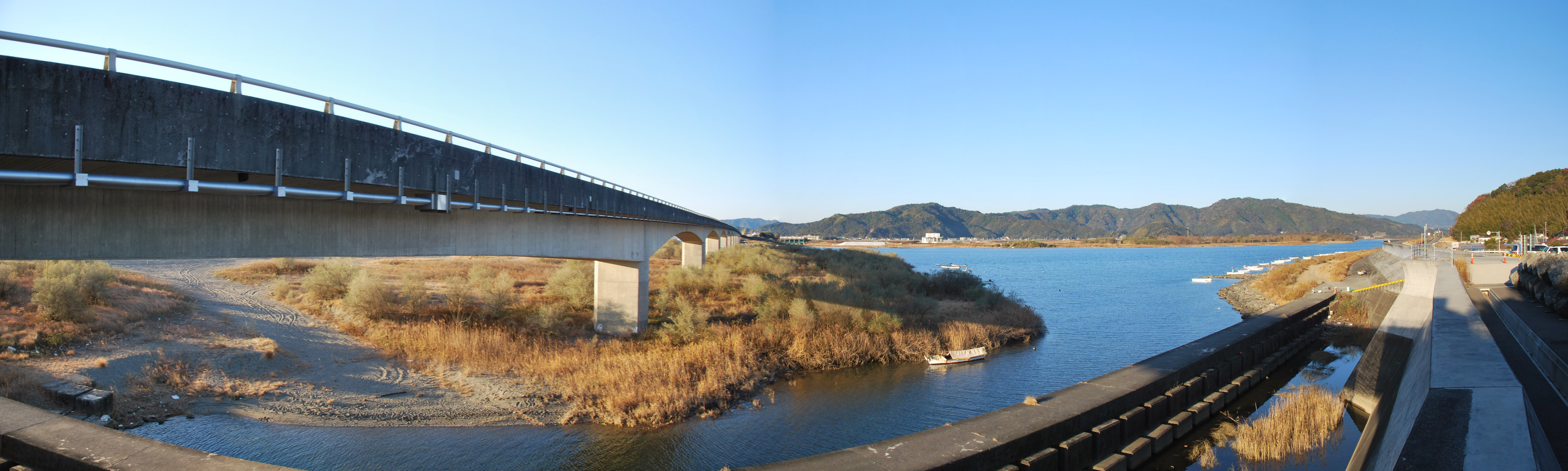 透明度極高的仁淀川清流