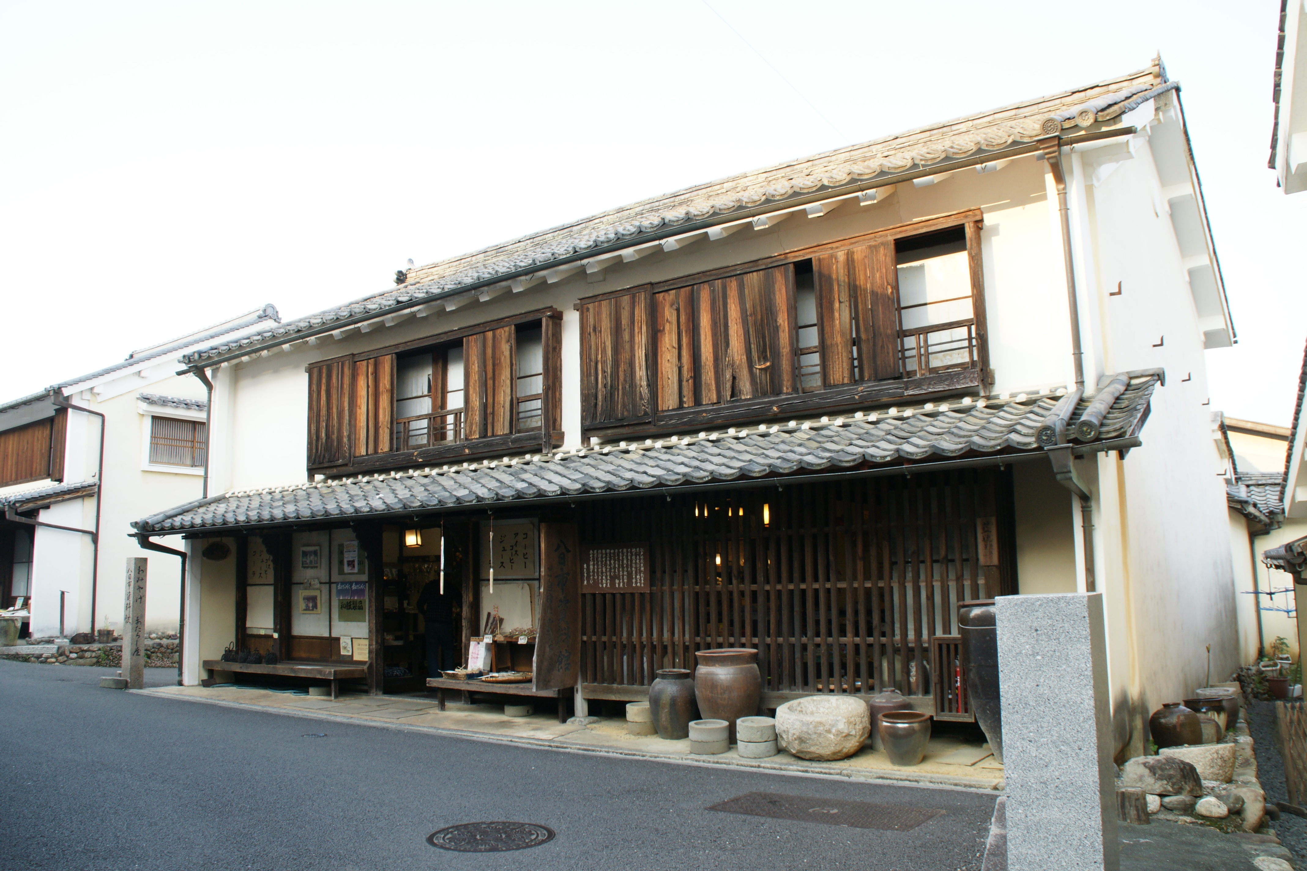 內子町八日市護國的白牆老屋街景