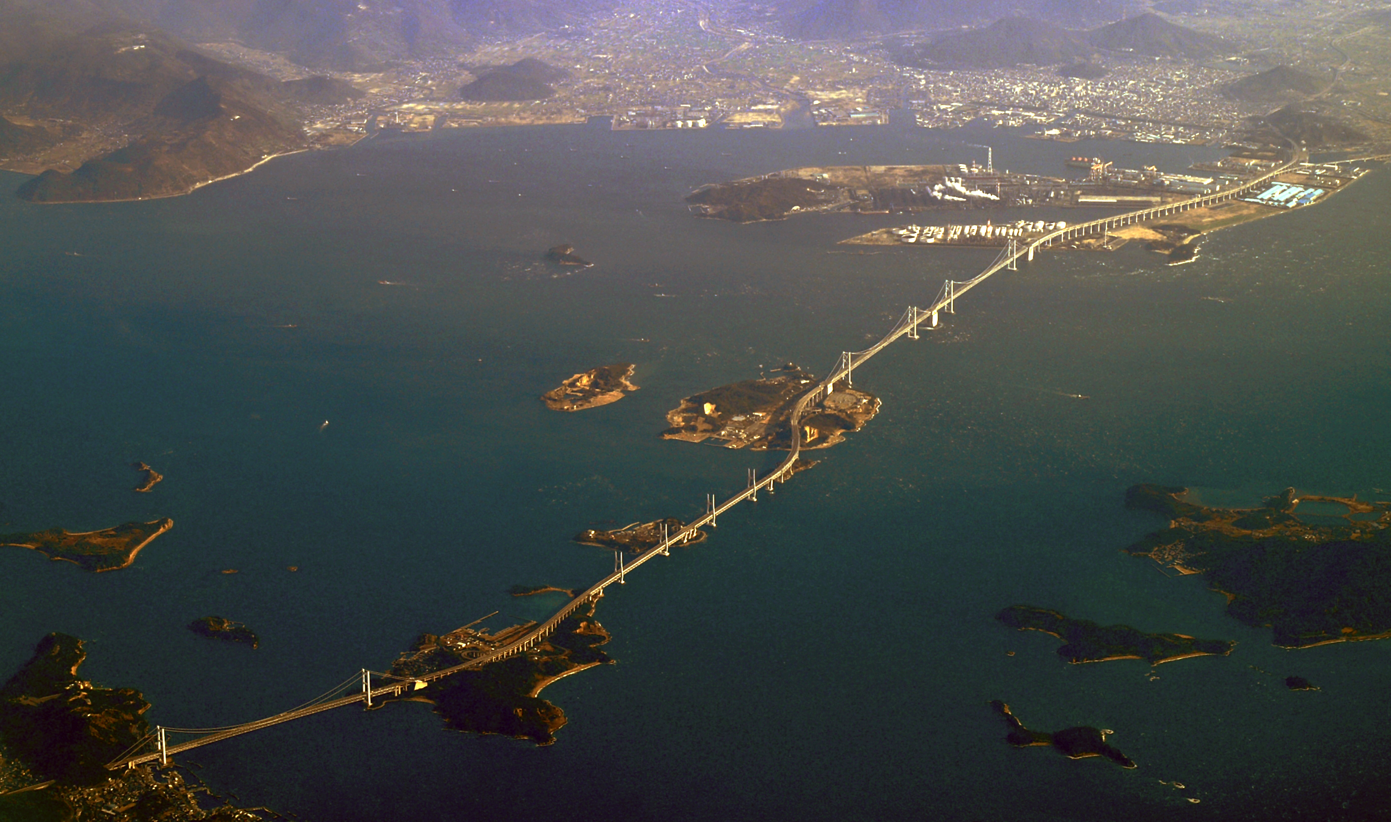 連接本州與四國香川的瀨戶大橋