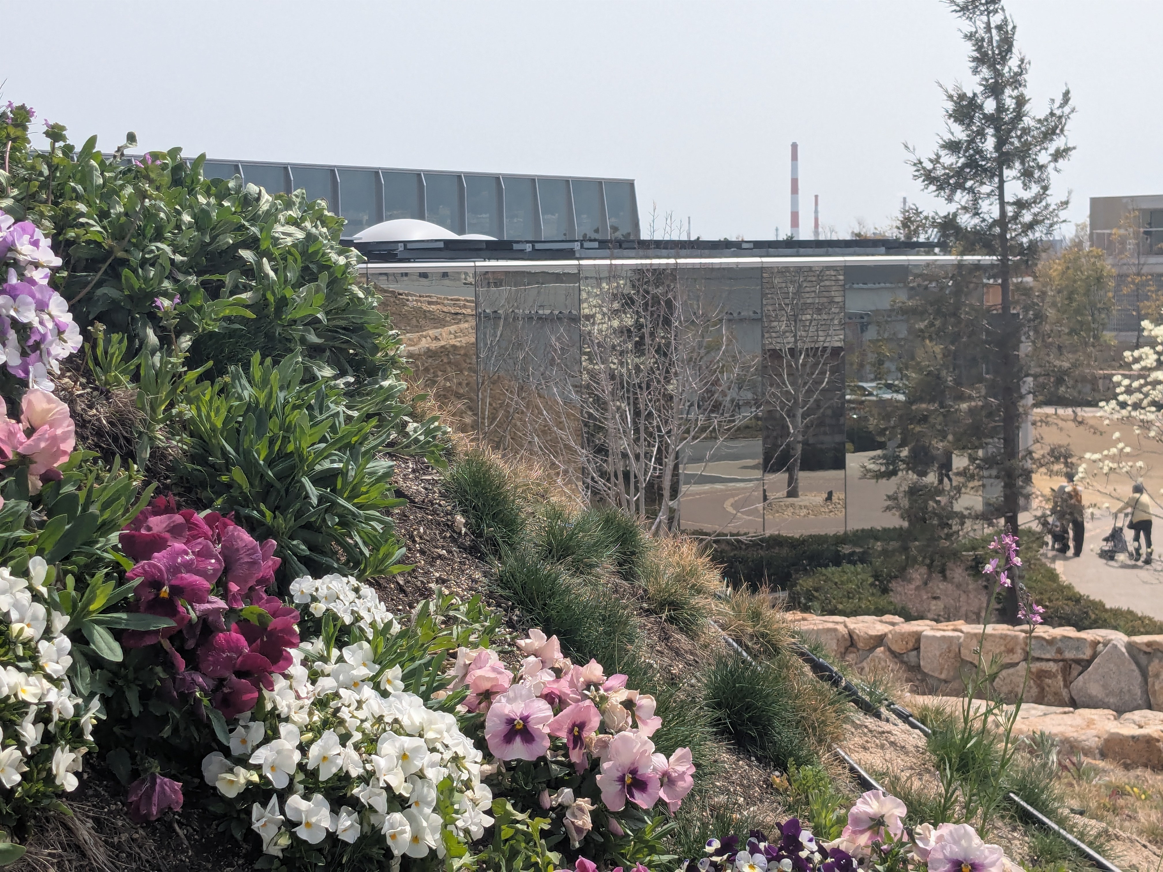 下瀨美術館館外花園與入口建築