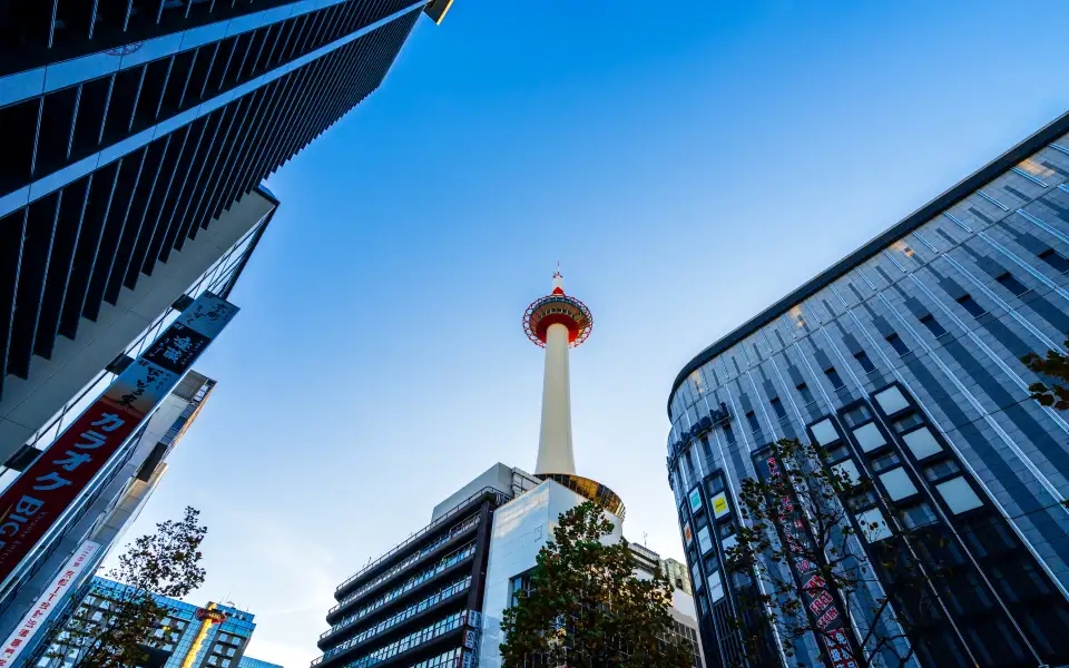 京都塔外觀全景