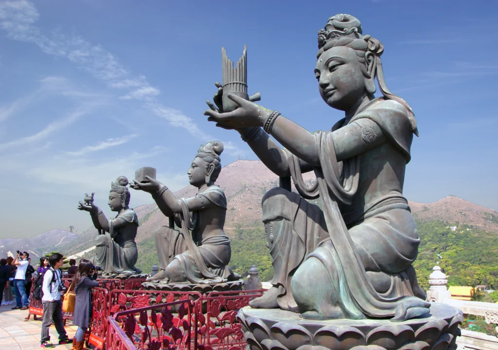 寶蓮禪寺內嘅羅漢像