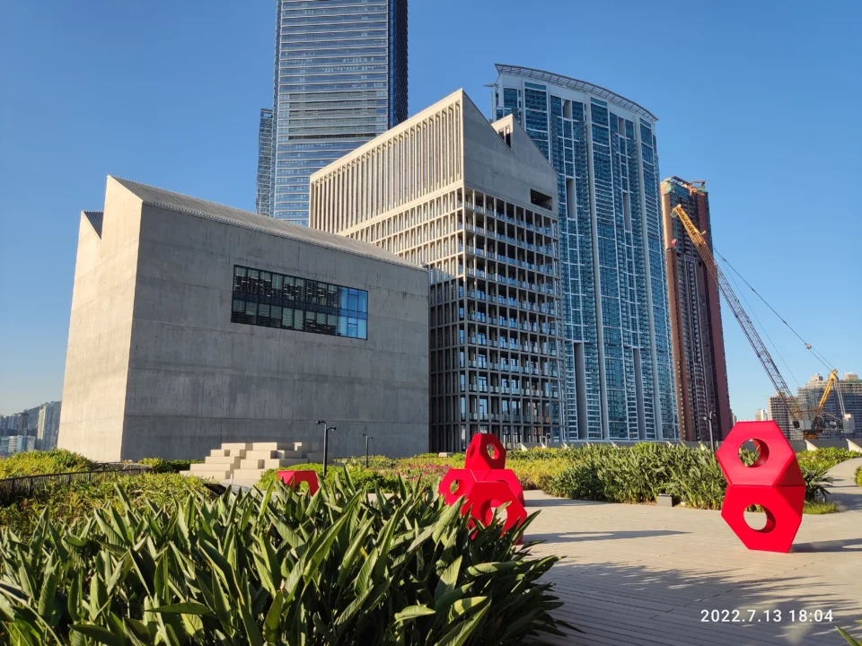 天台花園可以俯瞰西九龍景色
