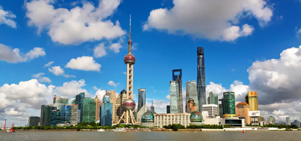 東方明珠塔外觀全景